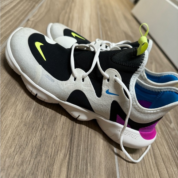 Nike Free Runs - Picture 1 of 4